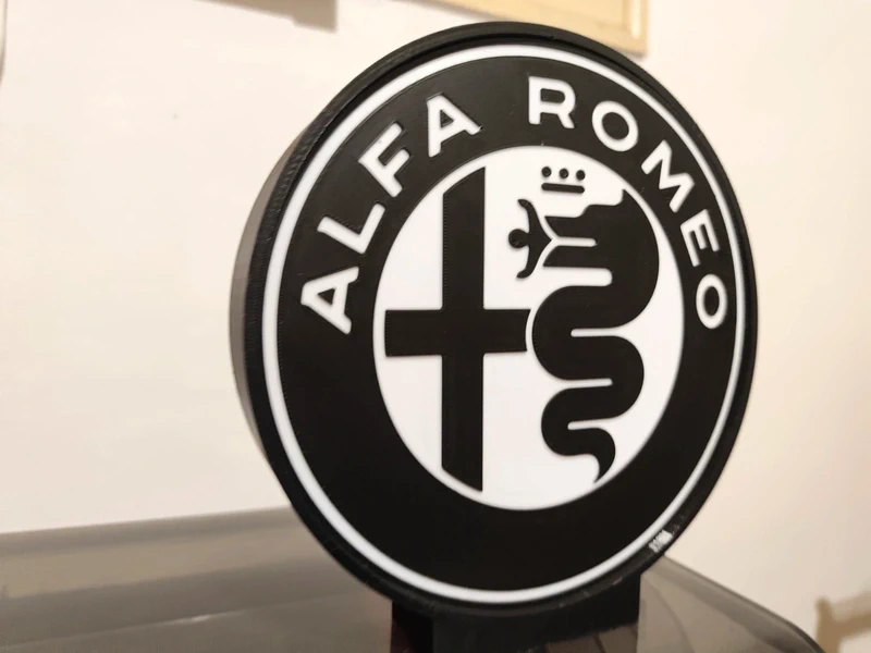 Alfa Romeo preto e branco — imagem 4